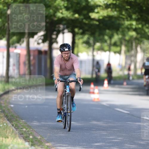 10.08.2025 - GEWOBA Citytriathlon Bremen Yannick Fuchs http://msf.ph/oto/8541831 10.08.2025 10:38:38 Radfahren 31, 63, 119, 163, 211, 429, 443, 463, 475, 506, 513 meine-sportfotos.de
