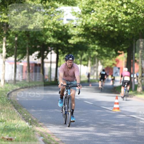 10.08.2025 - GEWOBA Citytriathlon Bremen Yannick Fuchs http://msf.ph/oto/8541838 10.08.2025 10:38:38 Radfahren 31, 63, 119, 163, 211, 429, 443, 463, 475, 506, 513 meine-sportfotos.de