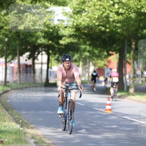 10.08.2025 - GEWOBA Citytriathlon Bremen Yannick Fuchs http://msf.ph/oto/8541841 10.08.2025 10:38:38 Radfahren 31, 63, 119, 163, 211, 429, 443, 463, 475, 506, 513 meine-sportfotos.de