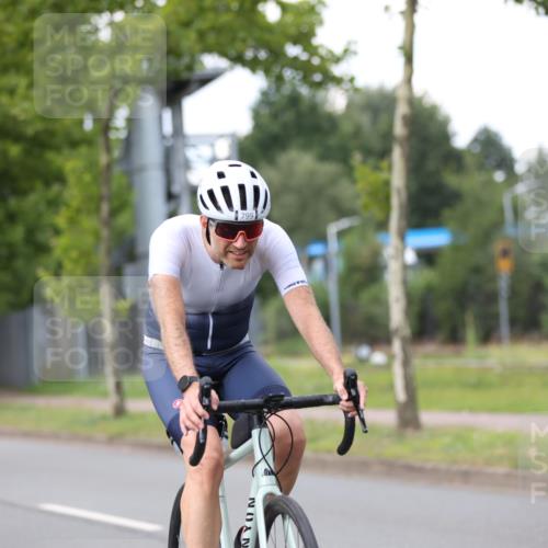 10.08.2025 - GEWOBA Citytriathlon Bremen Yannick Fuchs http://msf.ph/oto/8541844 10.08.2025 12:46:51 Radfahren 576, 583, 605, 760, 799, 823, 918, 968, 1007, 1020 meine-sportfotos.de