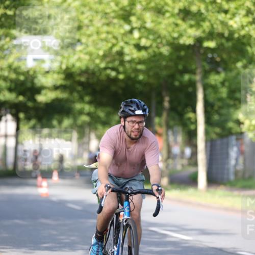 10.08.2025 - GEWOBA Citytriathlon Bremen Yannick Fuchs http://msf.ph/oto/8541845 10.08.2025 10:38:39 Radfahren 31, 63, 119, 163, 211, 429, 443, 463, 475, 506, 513 meine-sportfotos.de