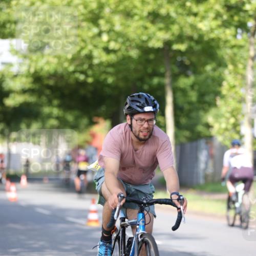 10.08.2025 - GEWOBA Citytriathlon Bremen Yannick Fuchs http://msf.ph/oto/8541848 10.08.2025 10:38:39 Radfahren 31, 63, 119, 163, 211, 429, 443, 463, 475, 506, 513 meine-sportfotos.de