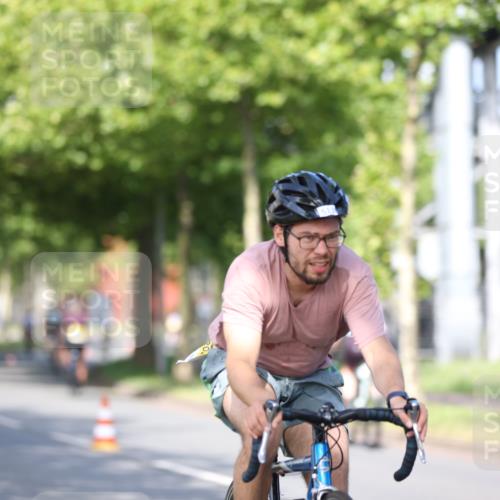 10.08.2025 - GEWOBA Citytriathlon Bremen Yannick Fuchs http://msf.ph/oto/8541851 10.08.2025 10:38:39 Radfahren 31, 63, 119, 163, 211, 429, 443, 463, 475, 506, 513 meine-sportfotos.de