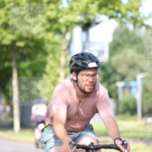 10.08.2025 - GEWOBA Citytriathlon Bremen Yannick Fuchs http://msf.ph/oto/8541854 10.08.2025 10:38:39 Radfahren 31, 63, 119, 163, 211, 429, 443, 463, 475, 506, 513 meine-sportfotos.de