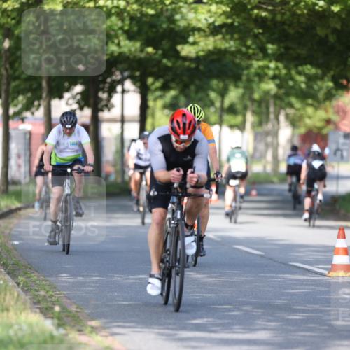 10.08.2025 - GEWOBA Citytriathlon Bremen Yannick Fuchs http://msf.ph/oto/8541872 10.08.2025 10:38:45 Radfahren 31, 63, 119, 163, 211, 429, 443, 506, 513 meine-sportfotos.de