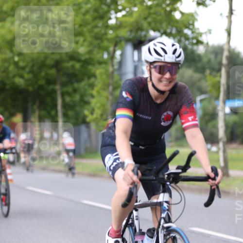 10.08.2025 - GEWOBA Citytriathlon Bremen Yannick Fuchs http://msf.ph/oto/8541874 10.08.2025 12:47:00 Radfahren 583, 622, 640, 659, 733, 760, 769, 799, 823, 960, 968, 1020 meine-sportfotos.de