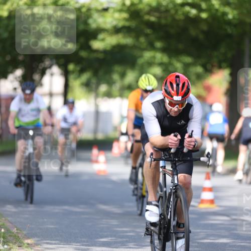 10.08.2025 - GEWOBA Citytriathlon Bremen Yannick Fuchs http://msf.ph/oto/8541879 10.08.2025 10:38:45 Radfahren 31, 63, 119, 163, 211, 429, 443, 506, 513 meine-sportfotos.de