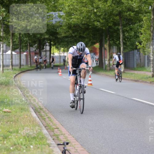 10.08.2025 - GEWOBA Citytriathlon Bremen Yannick Fuchs http://msf.ph/oto/8541888 10.08.2025 12:47:03 Radfahren 583, 622, 640, 659, 675, 733, 751, 760, 769, 799, 823, 875, 960, 968, 1013 meine-sportfotos.de
