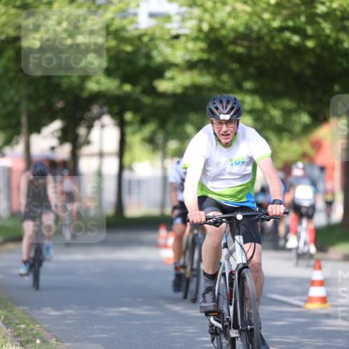 10.08.2025 - GEWOBA Citytriathlon Bremen Yannick Fuchs http://msf.ph/oto/8541890 10.08.2025 10:38:47 Radfahren 31, 63, 119, 163, 417, 429, 443, 498, 506, 513 meine-sportfotos.de