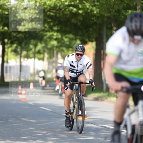 10.08.2025 - GEWOBA Citytriathlon Bremen Yannick Fuchs http://msf.ph/oto/8541894 10.08.2025 10:38:47 Radfahren 31, 63, 119, 163, 417, 429, 443, 498, 506, 513 meine-sportfotos.de