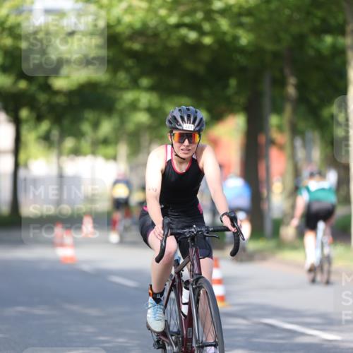 10.08.2025 - GEWOBA Citytriathlon Bremen Yannick Fuchs http://msf.ph/oto/8541905 10.08.2025 10:38:49 Radfahren 31, 63, 119, 163, 417, 429, 443, 498, 506, 513 meine-sportfotos.de