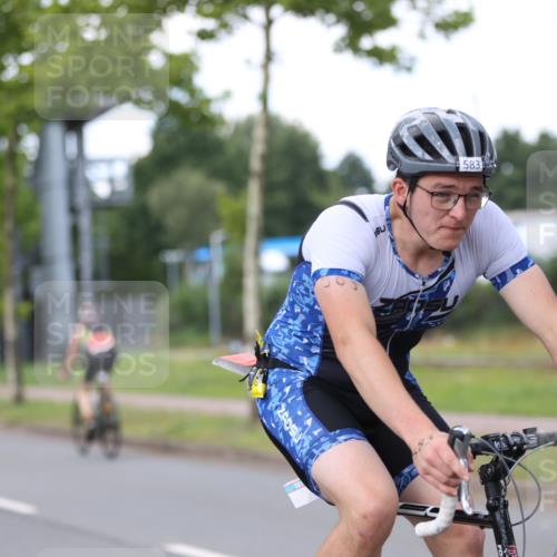 10.08.2025 - GEWOBA Citytriathlon Bremen Yannick Fuchs http://msf.ph/oto/8541910 10.08.2025 12:47:04 Radfahren 583, 622, 640, 659, 675, 733, 751, 760, 769, 875, 960, 968, 1013 meine-sportfotos.de