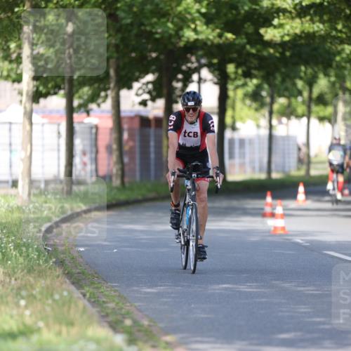 10.08.2025 - GEWOBA Citytriathlon Bremen Yannick Fuchs http://msf.ph/oto/8541917 10.08.2025 10:38:50 Radfahren 31, 63, 119, 163, 417, 429, 443, 498, 506 meine-sportfotos.de