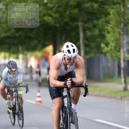 10.08.2025 - GEWOBA Citytriathlon Bremen Yannick Fuchs http://msf.ph/oto/8541928 10.08.2025 12:47:08 Radfahren 573, 583, 622, 640, 659, 675, 733, 751, 760, 769, 792, 875, 960, 968, 981, 1013 meine-sportfotos.de