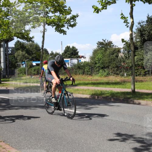 10.08.2025 - GEWOBA Citytriathlon Bremen Yannick Fuchs http://msf.ph/oto/8541941 10.08.2025 14:30:37 Radfahren 8, 12, 33, 107, 178, 328, 329, 338, 341, 345, 347, 356, 381, 399, 409, 416, 461, 492 meine-sportfotos.de