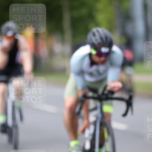 10.08.2025 - GEWOBA Citytriathlon Bremen Yannick Fuchs http://msf.ph/oto/8541943 10.08.2025 12:47:09 Radfahren 573, 583, 622, 640, 659, 675, 733, 751, 760, 769, 792, 875, 960, 968, 981, 1013 meine-sportfotos.de