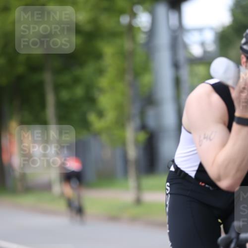 10.08.2025 - GEWOBA Citytriathlon Bremen Yannick Fuchs http://msf.ph/oto/8541952 10.08.2025 12:47:10 Radfahren 573, 583, 622, 640, 645, 659, 675, 733, 751, 760, 769, 792, 875, 960, 968, 981, 1013 meine-sportfotos.de