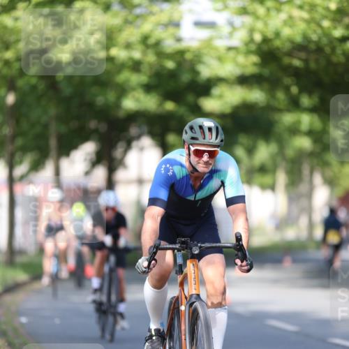 10.08.2025 - GEWOBA Citytriathlon Bremen Yannick Fuchs http://msf.ph/oto/8541962 10.08.2025 10:39:02 Radfahren 111, 113, 119, 417, 472, 498, 499, 506 meine-sportfotos.de