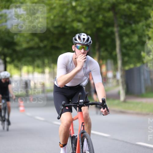 10.08.2025 - GEWOBA Citytriathlon Bremen Yannick Fuchs http://msf.ph/oto/8541963 10.08.2025 12:47:10 Radfahren 573, 583, 622, 640, 645, 659, 675, 733, 751, 760, 769, 792, 875, 960, 968, 981, 1013 meine-sportfotos.de