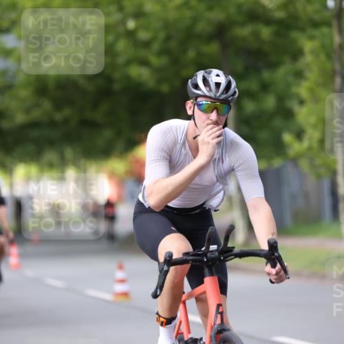 10.08.2025 - GEWOBA Citytriathlon Bremen Yannick Fuchs http://msf.ph/oto/8541966 10.08.2025 12:47:10 Radfahren 573, 583, 622, 640, 645, 659, 675, 733, 751, 760, 769, 792, 875, 960, 968, 981, 1013 meine-sportfotos.de