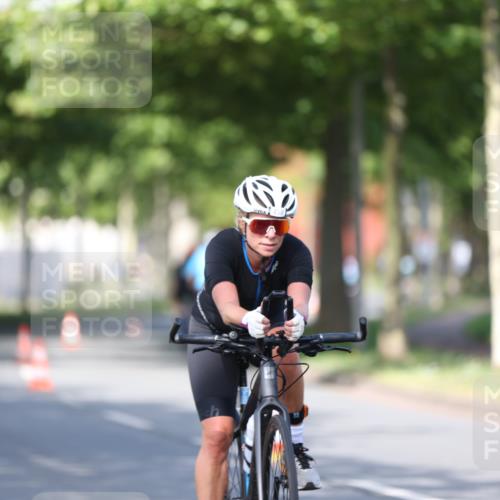 10.08.2025 - GEWOBA Citytriathlon Bremen Yannick Fuchs http://msf.ph/oto/8541975 10.08.2025 10:39:04 Radfahren 35, 111, 113, 215, 417, 472, 498, 499 meine-sportfotos.de