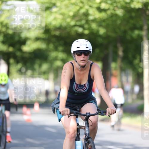 10.08.2025 - GEWOBA Citytriathlon Bremen Yannick Fuchs http://msf.ph/oto/8541999 10.08.2025 10:39:06 Radfahren 35, 111, 113, 165, 215, 417, 472, 498, 499 meine-sportfotos.de