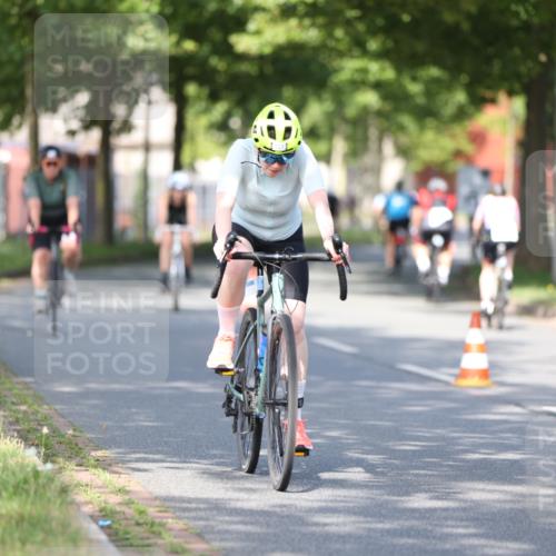 10.08.2025 - GEWOBA Citytriathlon Bremen Yannick Fuchs http://msf.ph/oto/8542006 10.08.2025 10:39:07 Radfahren 35, 107, 111, 113, 165, 215, 417, 472, 498, 499 meine-sportfotos.de