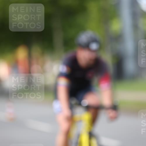 10.08.2025 - GEWOBA Citytriathlon Bremen Yannick Fuchs http://msf.ph/oto/8542017 10.08.2025 12:47:14 Radfahren 573, 583, 622, 640, 645, 659, 675, 732, 733, 751, 760, 769, 792, 875, 960, 981, 1013 meine-sportfotos.de