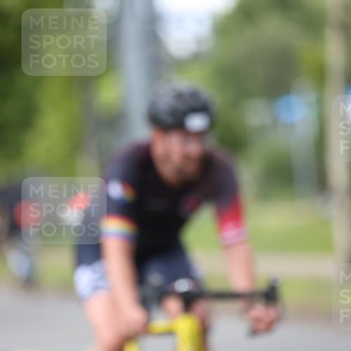 10.08.2025 - GEWOBA Citytriathlon Bremen Yannick Fuchs http://msf.ph/oto/8542021 10.08.2025 12:47:15 Radfahren 573, 583, 622, 640, 645, 659, 675, 732, 733, 751, 769, 792, 875, 960, 981, 1013 meine-sportfotos.de