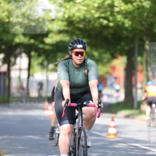 10.08.2025 - GEWOBA Citytriathlon Bremen Yannick Fuchs http://msf.ph/oto/8542032 10.08.2025 10:39:10 Radfahren 35, 107, 111, 113, 165, 215, 417, 472, 481, 498, 499 meine-sportfotos.de