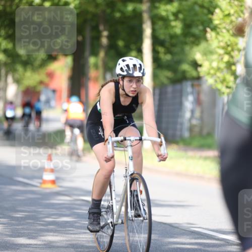 10.08.2025 - GEWOBA Citytriathlon Bremen Yannick Fuchs http://msf.ph/oto/8542039 10.08.2025 10:39:10 Radfahren 35, 107, 111, 113, 165, 215, 417, 472, 481, 498, 499 meine-sportfotos.de