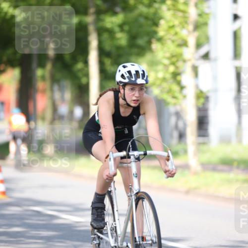 10.08.2025 - GEWOBA Citytriathlon Bremen Yannick Fuchs http://msf.ph/oto/8542041 10.08.2025 10:39:10 Radfahren 35, 107, 111, 113, 165, 215, 417, 472, 481, 498, 499 meine-sportfotos.de