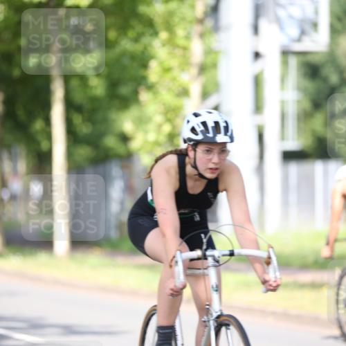 10.08.2025 - GEWOBA Citytriathlon Bremen Yannick Fuchs http://msf.ph/oto/8542044 10.08.2025 10:39:11 Radfahren 35, 107, 111, 113, 165, 215, 417, 472, 481, 498, 499 meine-sportfotos.de