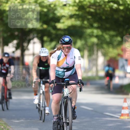 10.08.2025 - GEWOBA Citytriathlon Bremen Yannick Fuchs http://msf.ph/oto/8542058 10.08.2025 10:39:46 Radfahren 59, 77, 87, 95, 143, 185, 193, 201, 209, 221, 374, 435, 436, 453, 496 meine-sportfotos.de