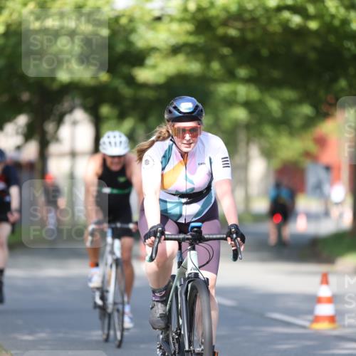 10.08.2025 - GEWOBA Citytriathlon Bremen Yannick Fuchs http://msf.ph/oto/8542062 10.08.2025 10:39:46 Radfahren 59, 77, 87, 95, 143, 185, 193, 201, 209, 221, 374, 435, 436, 453, 496 meine-sportfotos.de