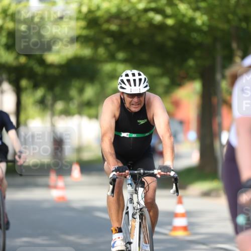 10.08.2025 - GEWOBA Citytriathlon Bremen Yannick Fuchs http://msf.ph/oto/8542067 10.08.2025 10:39:47 Radfahren 55, 57, 59, 77, 87, 95, 143, 185, 193, 201, 209, 221, 374, 398, 435, 436, 496 meine-sportfotos.de