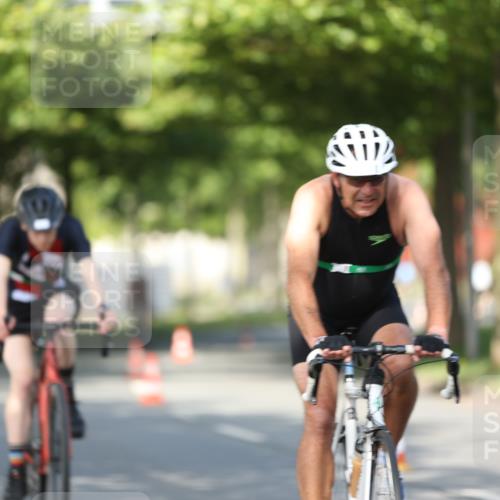 10.08.2025 - GEWOBA Citytriathlon Bremen Yannick Fuchs http://msf.ph/oto/8542071 10.08.2025 10:39:47 Radfahren 55, 57, 59, 77, 87, 95, 143, 185, 193, 201, 209, 221, 374, 398, 435, 436, 496 meine-sportfotos.de