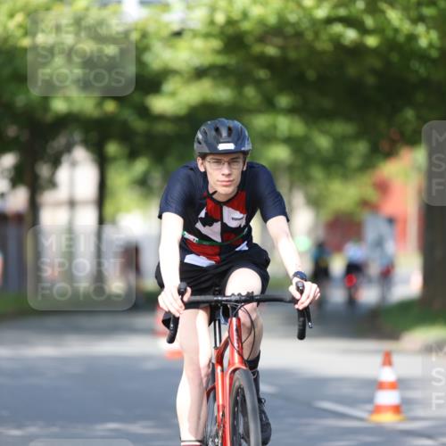 10.08.2025 - GEWOBA Citytriathlon Bremen Yannick Fuchs http://msf.ph/oto/8542074 10.08.2025 10:39:48 Radfahren 55, 57, 59, 77, 87, 95, 143, 193, 201, 209, 221, 374, 398, 435, 436, 496 meine-sportfotos.de