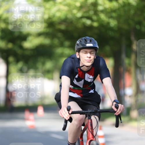 10.08.2025 - GEWOBA Citytriathlon Bremen Yannick Fuchs http://msf.ph/oto/8542082 10.08.2025 10:39:48 Radfahren 55, 57, 59, 77, 87, 95, 143, 193, 201, 209, 221, 374, 398, 435, 436, 496 meine-sportfotos.de