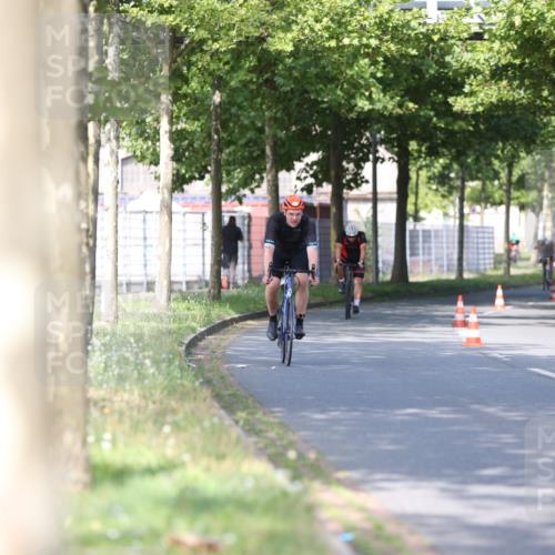 10.08.2025 - GEWOBA Citytriathlon Bremen Yannick Fuchs http://msf.ph/oto/8542091 10.08.2025 10:39:50 Radfahren 55, 57, 59, 77, 87, 143, 193, 201, 209, 221, 374, 398, 496 meine-sportfotos.de