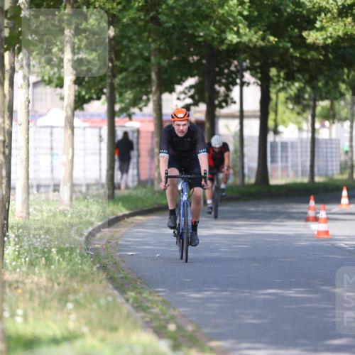 10.08.2025 - GEWOBA Citytriathlon Bremen Yannick Fuchs http://msf.ph/oto/8542096 10.08.2025 10:39:50 Radfahren 55, 57, 59, 77, 87, 143, 193, 201, 209, 221, 374, 398, 496 meine-sportfotos.de