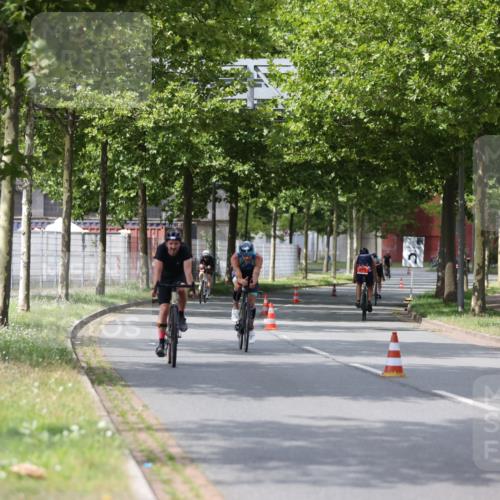10.08.2025 - GEWOBA Citytriathlon Bremen Yannick Fuchs http://msf.ph/oto/8542098 10.08.2025 12:47:25 Radfahren 573, 640, 645, 654, 675, 732, 751, 753, 792, 875, 981, 1013 meine-sportfotos.de