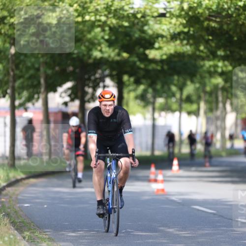 10.08.2025 - GEWOBA Citytriathlon Bremen Yannick Fuchs http://msf.ph/oto/8542106 10.08.2025 10:39:51 Radfahren 55, 57, 59, 77, 87, 143, 193, 201, 209, 221, 398, 496 meine-sportfotos.de