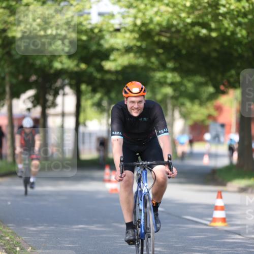 10.08.2025 - GEWOBA Citytriathlon Bremen Yannick Fuchs http://msf.ph/oto/8542112 10.08.2025 10:39:52 Radfahren 55, 57, 59, 77, 143, 193, 201, 209, 398, 496 meine-sportfotos.de