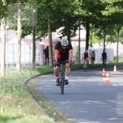 10.08.2025 - GEWOBA Citytriathlon Bremen Yannick Fuchs http://msf.ph/oto/8542117 10.08.2025 10:39:53 Radfahren 55, 57, 59, 77, 143, 193, 201, 209, 398, 496 meine-sportfotos.de