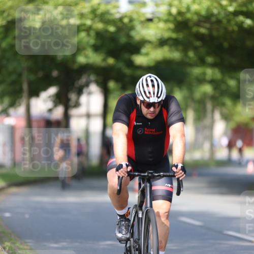 10.08.2025 - GEWOBA Citytriathlon Bremen Yannick Fuchs http://msf.ph/oto/8542129 10.08.2025 10:39:54 Radfahren 55, 57, 77, 79, 91, 143, 193, 201, 209, 398, 496 meine-sportfotos.de