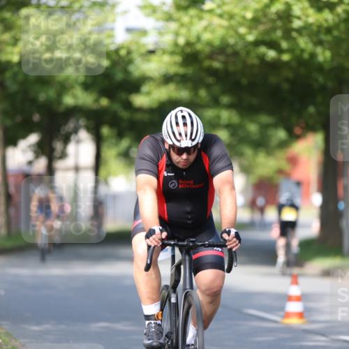 10.08.2025 - GEWOBA Citytriathlon Bremen Yannick Fuchs http://msf.ph/oto/8542133 10.08.2025 10:39:54 Radfahren 55, 57, 77, 79, 91, 143, 193, 201, 209, 398, 496 meine-sportfotos.de