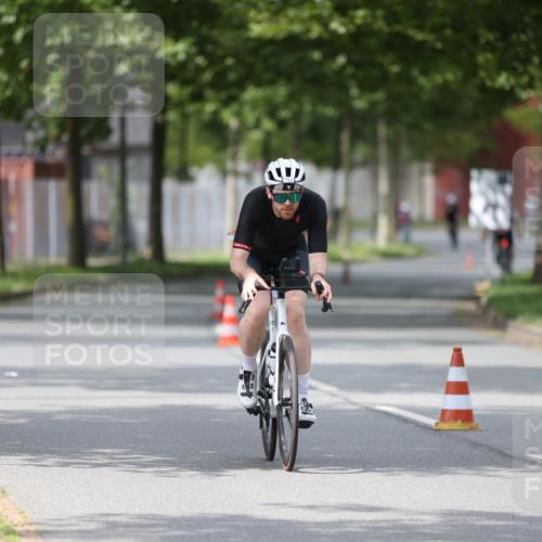 10.08.2025 - GEWOBA Citytriathlon Bremen Yannick Fuchs http://msf.ph/oto/8542137 10.08.2025 12:47:30 Radfahren 573, 645, 654, 732, 745, 753, 792, 981 meine-sportfotos.de
