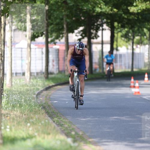 10.08.2025 - GEWOBA Citytriathlon Bremen Yannick Fuchs http://msf.ph/oto/8542143 10.08.2025 10:39:57 Radfahren 55, 57, 77, 79, 91, 143, 193, 227, 398, 496 meine-sportfotos.de