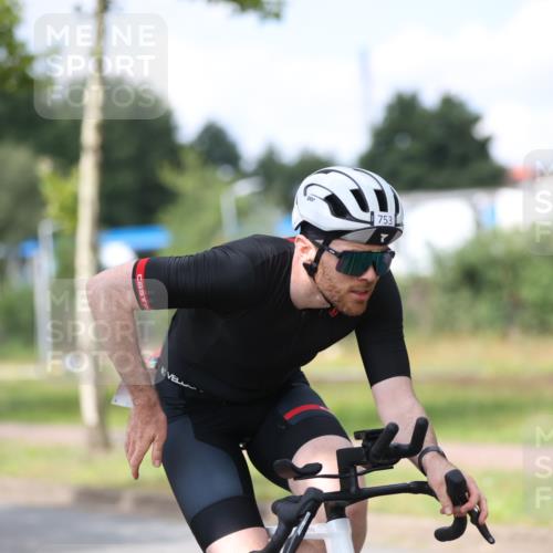 10.08.2025 - GEWOBA Citytriathlon Bremen Yannick Fuchs http://msf.ph/oto/8542162 10.08.2025 12:47:32 Radfahren 645, 654, 732, 745, 753, 792, 801, 981 meine-sportfotos.de